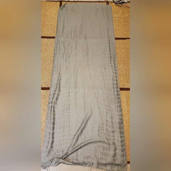 Grey/green Patterned Scarf - Picture 3 of 3